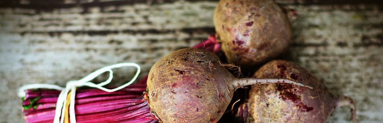 Sucul de sfecla rosie: Cum se prepara, beneficii pentru organism, reguli de consum