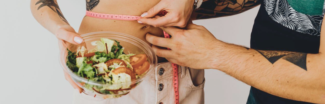Postul intermitent (intermittent fasting): ghid complet cu beneficii și contraindicații
