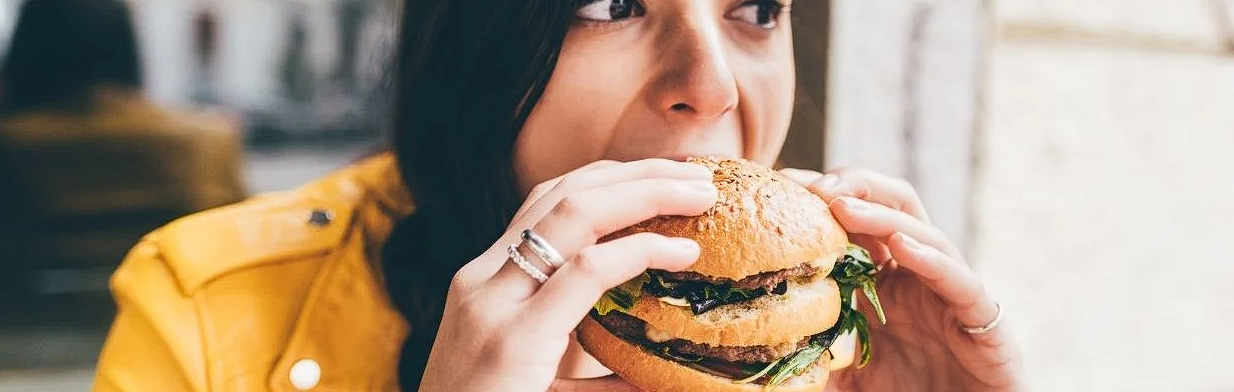 Bulimia: De ce apare, cum influenteaza organismul, mecanisme de preventie