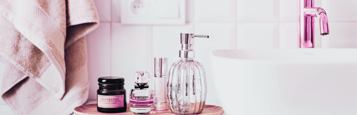 Acidul Tricloracetic (TCA): Cum sa il utilizezi corect pentru peeling. Beneficii pentru piele si ten