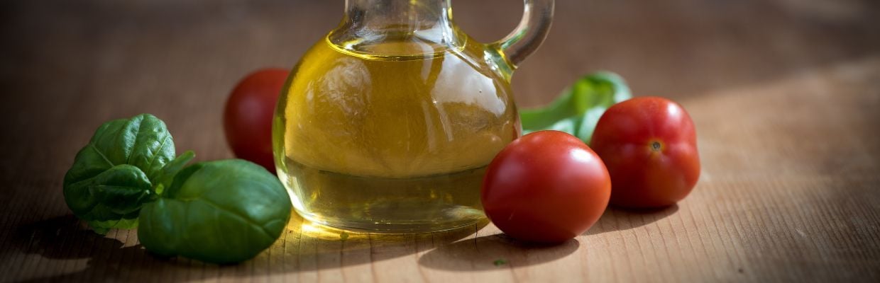 Uleiul de busuioc: Ce beneficii are pentru sanatate, reguli de consum