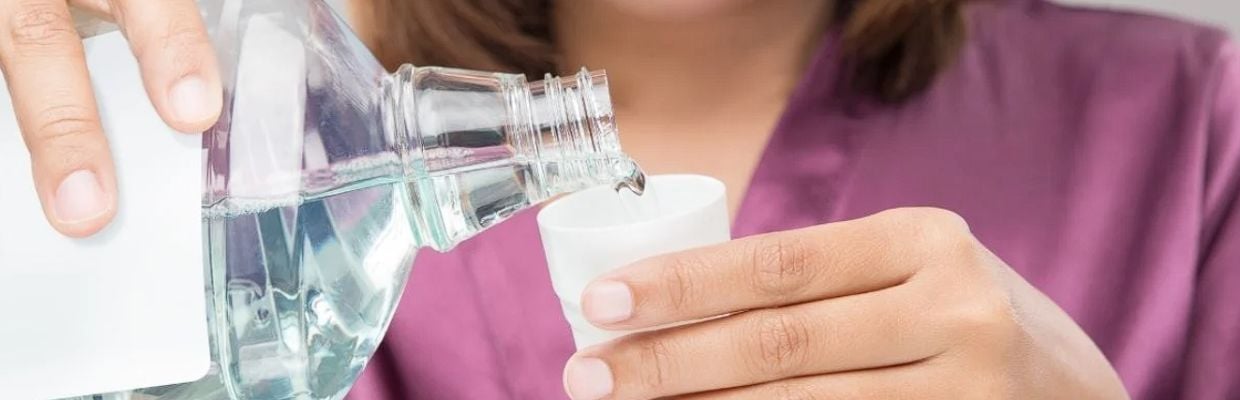 Igiena orala: De ce trebuie sa folosim si apa de gura dupa periaj