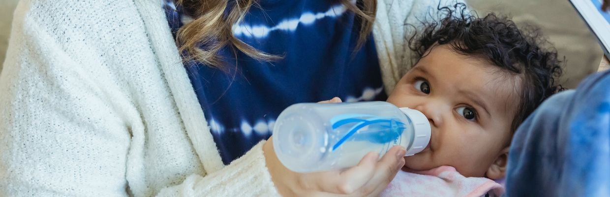 Lapte praf: Legatura dintre varsta copilului si formulele de lapte