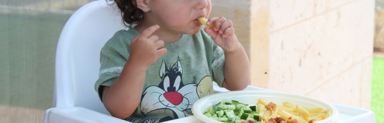 Nutritie: La ce trebuie sa fim atenti atunci cand pregatim mancare pentru copii