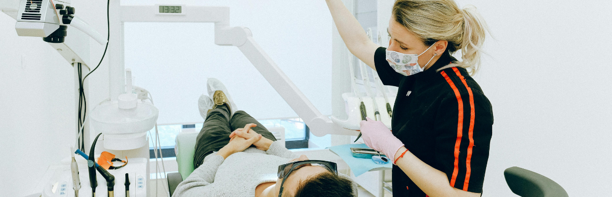 Abrazia dentara:  De ce apare, cum o putem evita