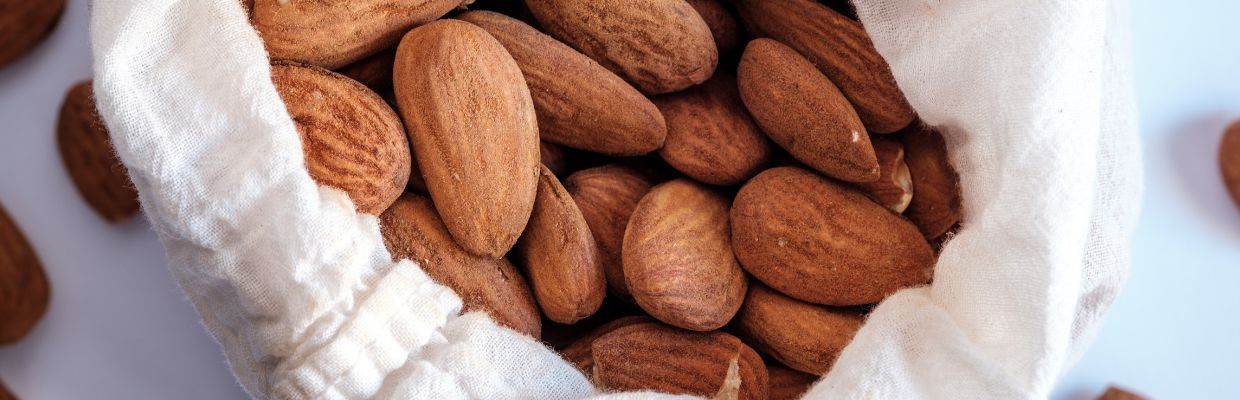 Nutritie: Cum ajuta consumul de migdale la digestie