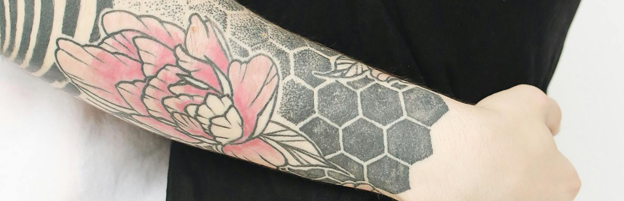 Util: Ce trebuie sa stii atunci cand cauti metode pentru a sterge tatuajele de pe piele
