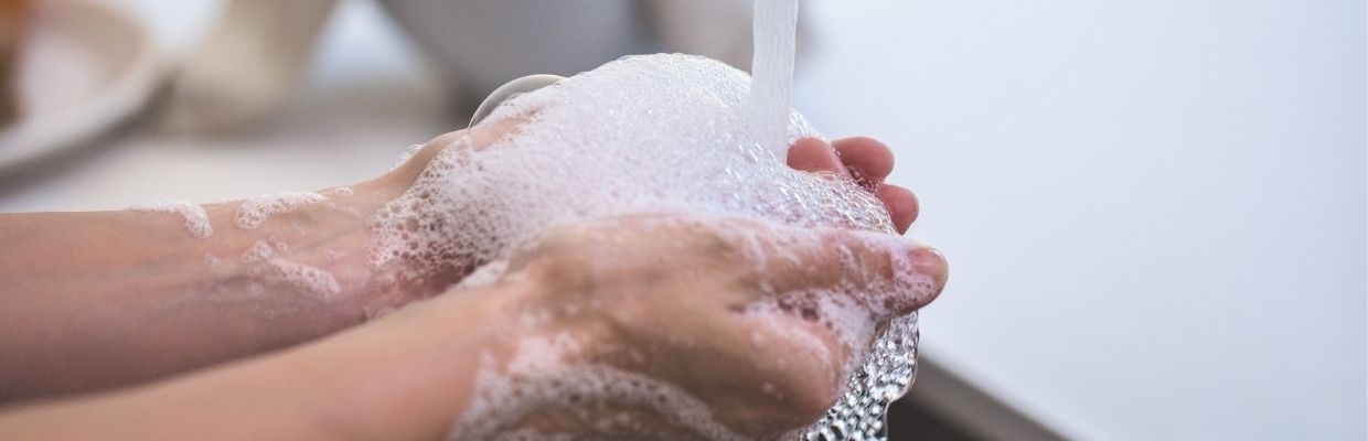 Cum alegem produsele antibacteriene pentru igiena mainilor