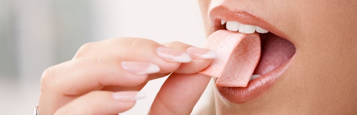 Mituri: Este periculos sau nu sa inghitim guma de mestecat?