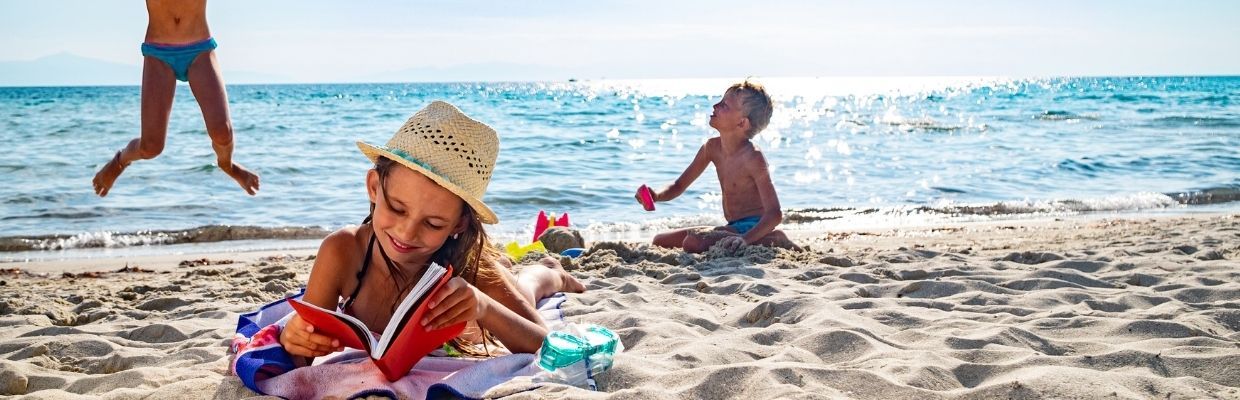 Sfaturi de plaja pentru bebelusi si copii mici