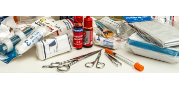 Oprirea sangerarii: Tehnici esentiale de prim ajutor pe care trebuie sa le stiti