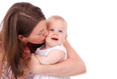 Singultus la bebelusi: Ce este, de ce apare, cum se poate preveni, complicatii