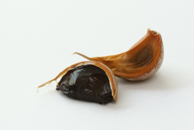 Usturoiul negru: Cum se cultiva, beneficii pentru organism, contraindicatii de consum