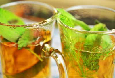 Nutritie: Plante de ceai cu puternic efect antioxidant. Cum le alegi