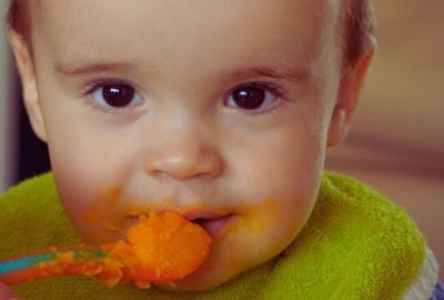 Nutritie: La ce trebuie sa fim atenti atunci cand pregatim mancare pentru copii