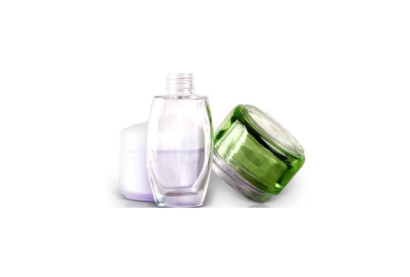 Substantele chimice din produsele cosmetice: care sunt riscurile si cum sa le evitam