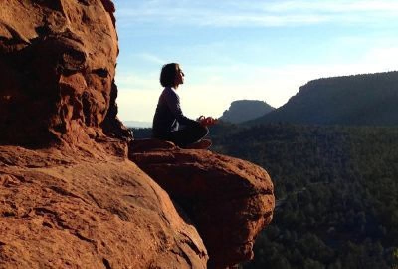 Meditatia constienta: Cum te poate ajuta sa scapi de stres