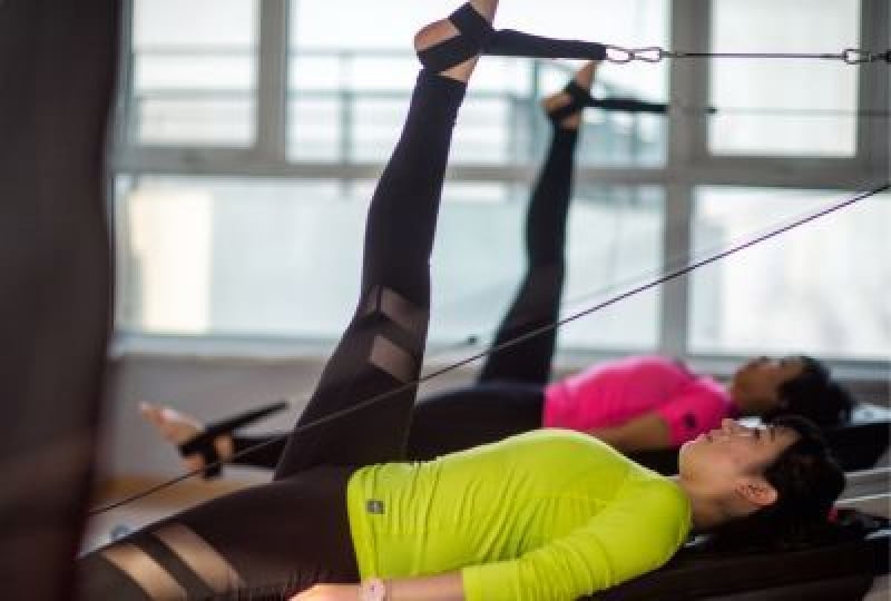 Pilates: ce este, cum functioneaza, la ce trebuie sa fim atenti