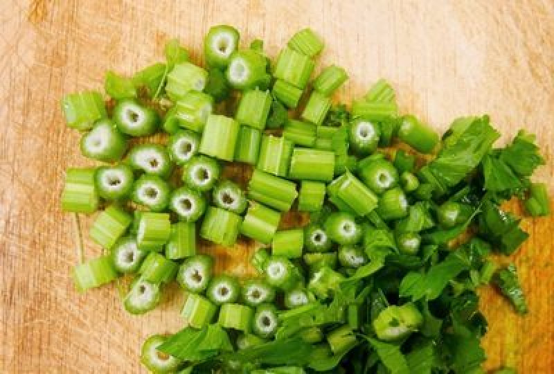 Nutritie: Beneficiile consumului de telina pentru organism