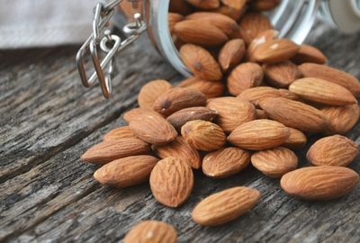 Nutritie: Cum ajuta consumul de migdale la digestie