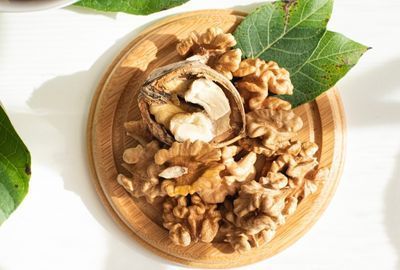 Nutritie: Beneficiile consumului de samburi de nuca pentru sanatatea creierului