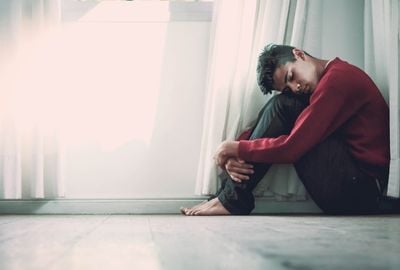 Sistemul nervos: Ce este anxietatea sociala si ce factori o declanseaza