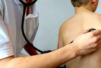 Durerea in spate in zona plamanilor: ce reprezinta, cauze posibile, tratament