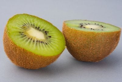 Kiwi: Unul dintre cele mai bogate fructe in vitamina C