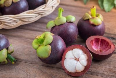Nutritie: Ce fructe exotice te pot ajuta sa pierzi in greutate