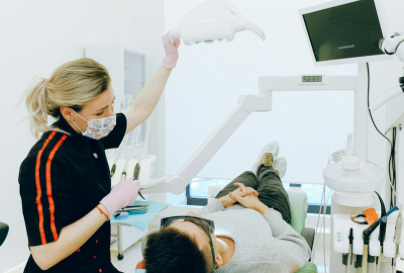 Abrazia dentara:  De ce apare, cum o putem evita