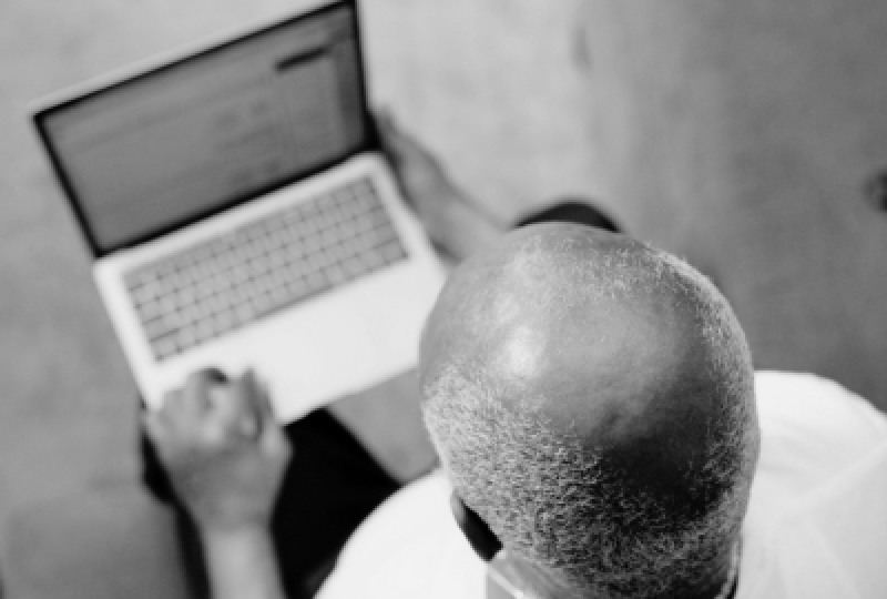 Alopecia mucinoasa: Cum apare aceasta afectiune dermatologica, preventie si tipuri de tratament