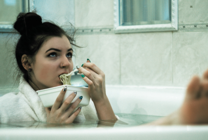 Mihaela Scarlat: Ce este Binge Eatingul, de ce trebuie sa-l evitam si ce impact are asupra sanatatii