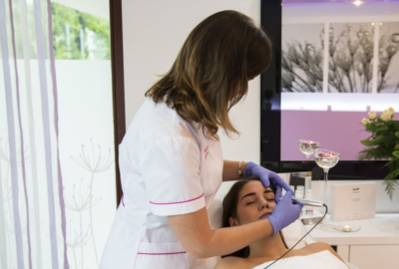 Nevul congenital non-neoplazic: Cum apare si cand trebuie sa mergem la un dermatolog