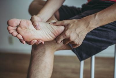 Platfus: Ce este, cum apare, de ce provoaca bataturi