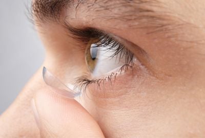 Lentilele de contact: Ce trebuie sa stii, ce sa eviti