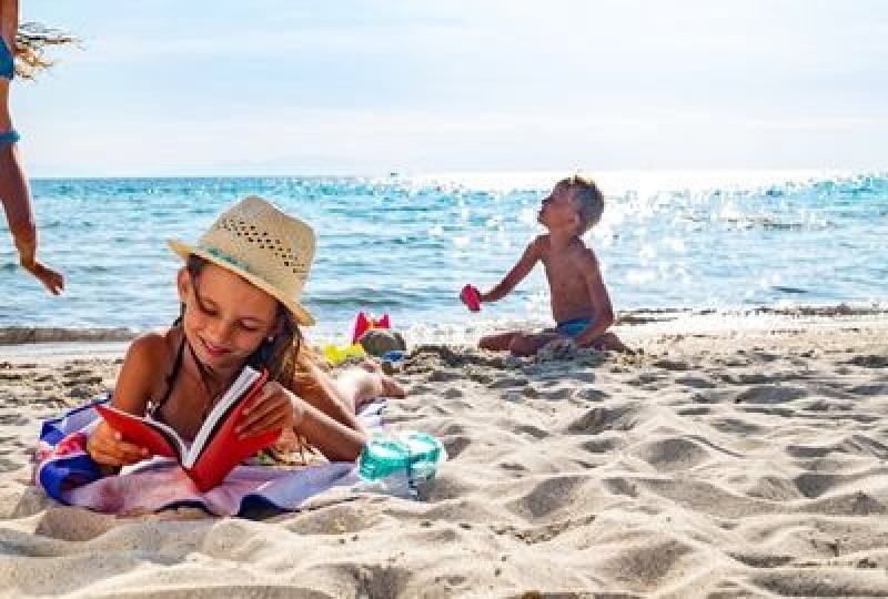 Sfaturi de plaja pentru bebelusi si copii mici