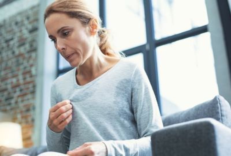 Util: Cum poti sa-ti tratezi ranile minore daca ai pielea sensibila