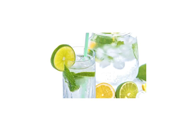 apa-cu-gheata-si-lime