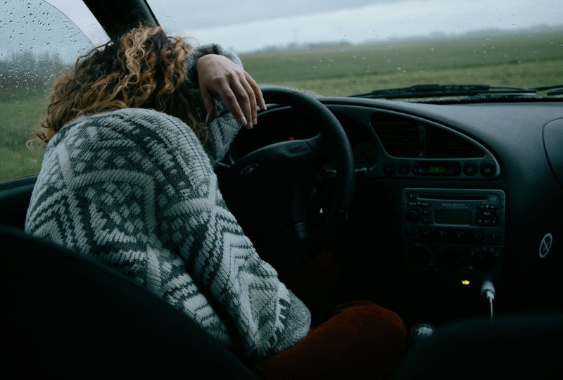 Ești răcit și te tratezi cu pastile? Iată ce medicamente te pot lăsa fără permisul auto